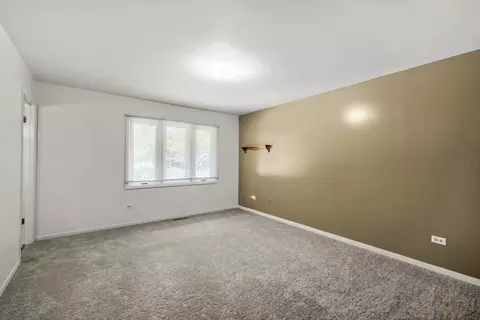 Bedroom - 98 Brookside Dr, Elgin, IL 60123 photo 1 of 4