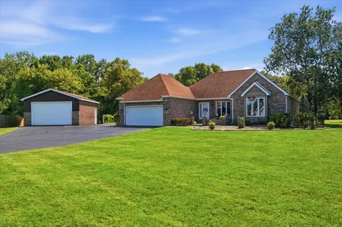 10351 W Prairie Ln, Beach Park, IL 60087