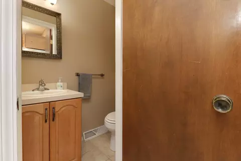 Bath - 1420 Westview Dr, Normal, IL 61761 photo 1 of 5