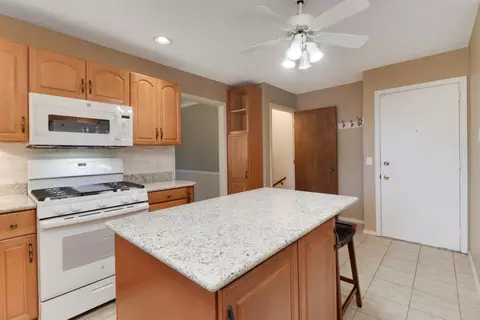 Kitchen - 1420 Westview Dr, Normal, IL 61761 photo 2 of 4