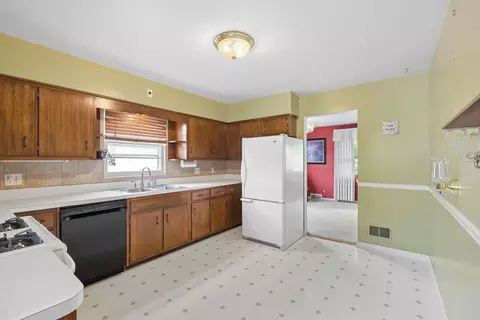 Kitchen - 1041 E 8th St, Lockport, IL 60441 photo 1 of 2