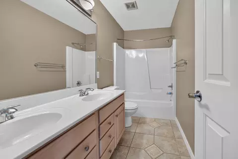 Bath - 41 Pebblebrook Ct, Bloomington, IL 61705 photo 5 of 5