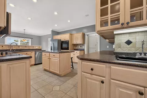 Kitchen - 41 Pebblebrook Ct, Bloomington, IL 61705 photo 3 of 5