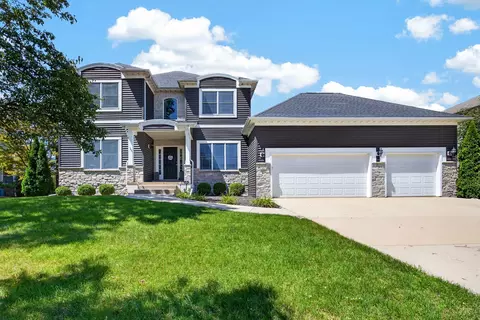 Exterior - 41 Pebblebrook Ct, Bloomington, IL 61705 photo 10 of 11