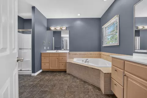 Bath - 41 Pebblebrook Ct, Bloomington, IL 61705 photo 1 of 5