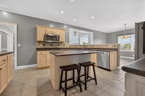 Kitchen - 41 Pebblebrook Ct, Bloomington, IL 61705 photo 1 of 5