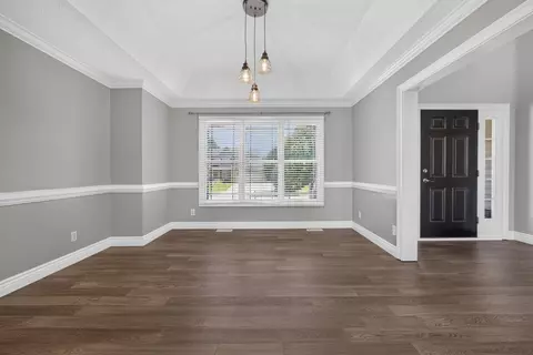 Living - 41 Pebblebrook Ct, Bloomington, IL 61705 photo 5 of 5