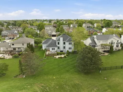 View/Area - 41 Pebblebrook Ct, Bloomington, IL 61705 photo 3 of 6
