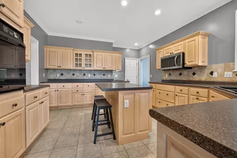 Kitchen - 41 Pebblebrook Ct, Bloomington, IL 61705 photo 2 of 5