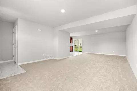 Living - 828 Blackhawk Dr, Braidwood, IL 60408 photo 3 of 6