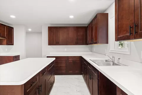 Kitchen - 828 Blackhawk Dr, Braidwood, IL 60408 photo 3 of 4