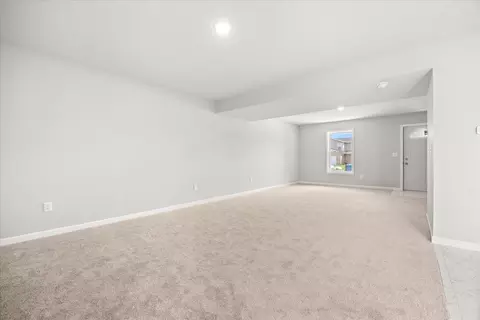Living - 828 Blackhawk Dr, Braidwood, IL 60408 photo 4 of 6