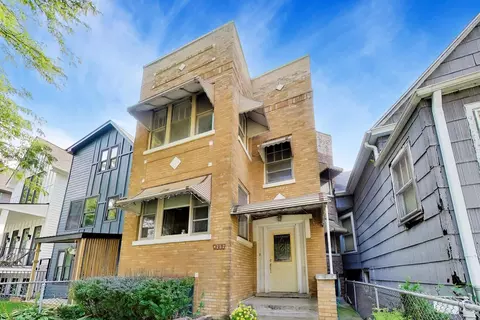 4252 N Whipple St, Chicago, IL 60618