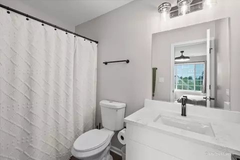 Bath - 2297 Twilight Dr, Aurora, IL 60503 photo 4 of 4