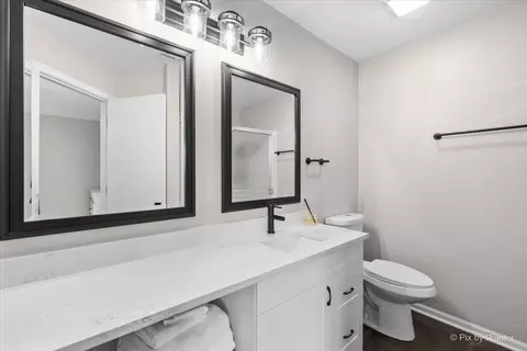 Bath - 2297 Twilight Dr, Aurora, IL 60503 photo 2 of 4