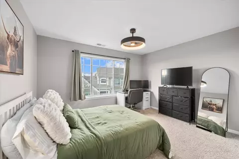 Bedroom - 2297 Twilight Dr, Aurora, IL 60503 photo 3 of 4