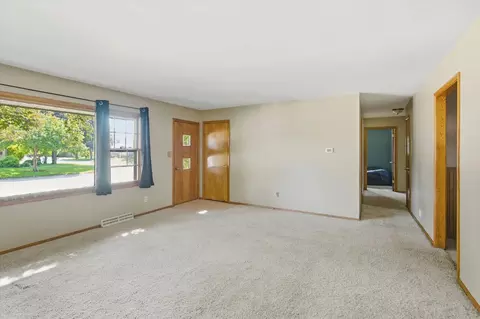 Living - 2304 Plum St, Peru, IL 61354 photo 2 of 4