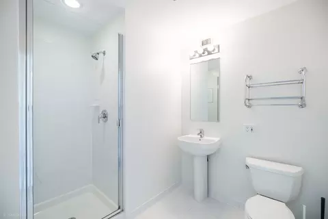 Bath - 701 S Wells St #2605, Chicago, IL 60607 photo 3 of 3