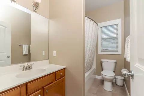 Bath - 2030 Escalade Rd, Bloomington, IL 61705 photo 4 of 5