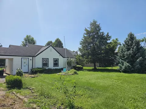 7911 W 92nd St, Hickory Hills, IL 60457