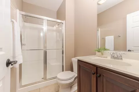 Bath - 1506 Kell Ave, Bloomington, IL 61705 photo 3 of 4
