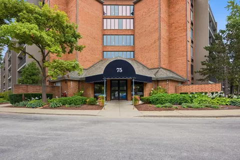 75 Kristin Cir #309, Schaumburg, IL 60195