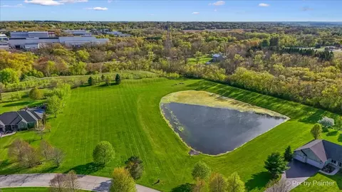 8219 Squirrel Dr, Spring Grove, IL 60081 photo 2