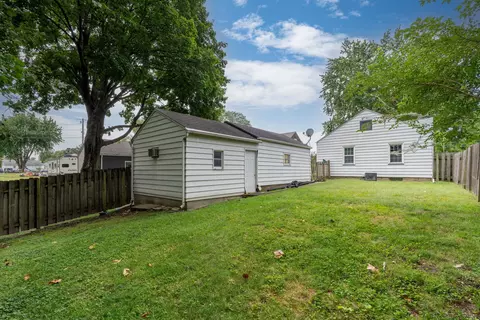 Exterior - 938 53rd St, Moline, IL 61265 photo 4 of 6