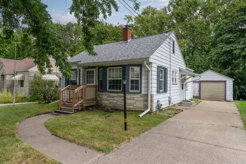 Exterior - 938 53rd St, Moline, IL 61265 photo 6 of 6