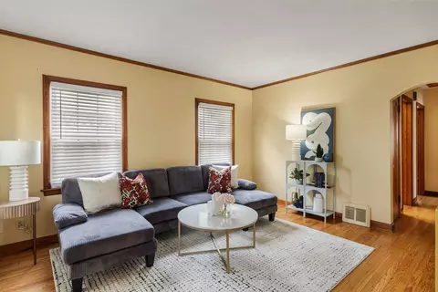 Living - 938 53rd St, Moline, IL 61265 photo 1 of 1