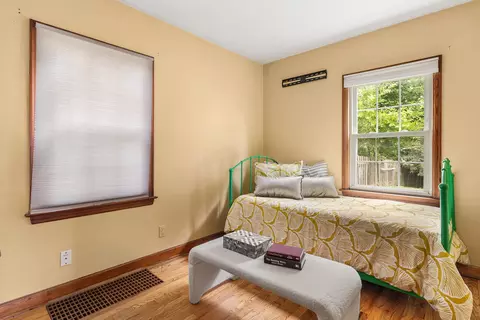 Bedroom - 938 53rd St, Moline, IL 61265 photo 3 of 3