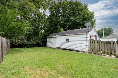Exterior - 938 53rd St, Moline, IL 61265 photo 3 of 6