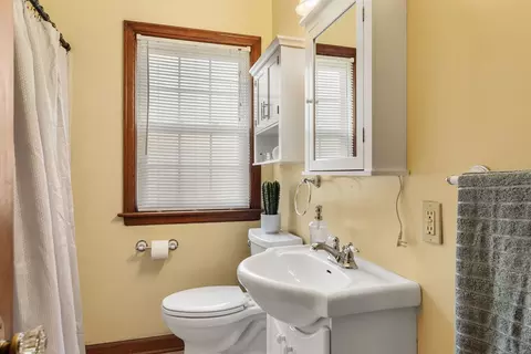 Bath - 938 53rd St, Moline, IL 61265 photo 1 of 1