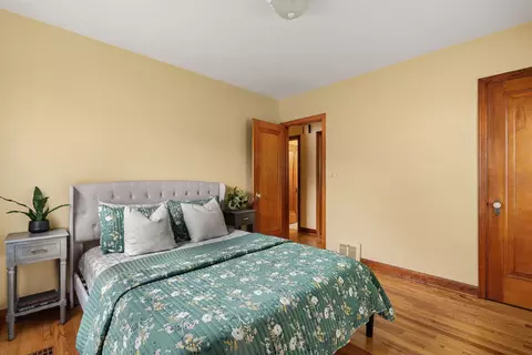 Bedroom - 938 53rd St, Moline, IL 61265 photo 2 of 3