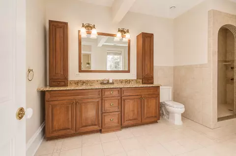 Bath - 15004 S Bartlett Ave, Plainfield, IL 60544 photo 2 of 5