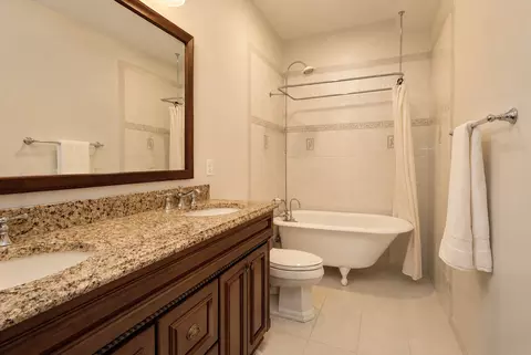 Bath - 15004 S Bartlett Ave, Plainfield, IL 60544 photo 4 of 5