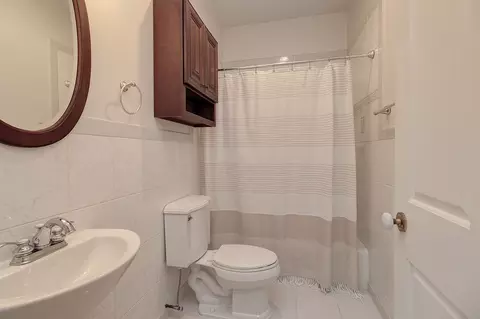 Bath - 15004 S Bartlett Ave, Plainfield, IL 60544 photo 5 of 5