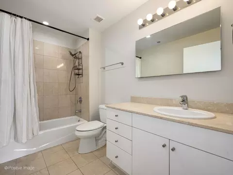 Bath - 8 E Randolph St #2105, Chicago, IL 60601 photo 1 of 2