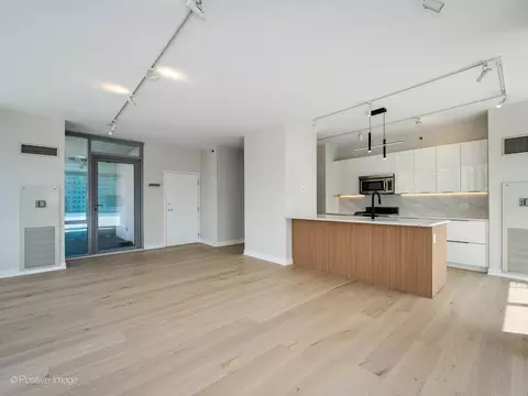 Living - 8 E Randolph St #2105, Chicago, IL 60601 photo 3 of 5
