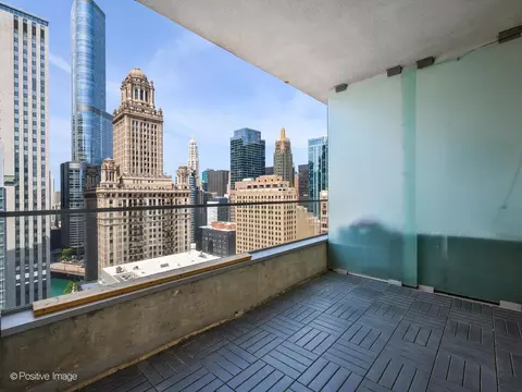 Exterior - 8 E Randolph St #2105, Chicago, IL 60601 photo 1 of 1