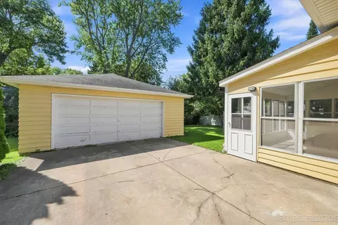 Exterior - 846 Fifth Ave, Geneva, IL 60134 photo 4 of 7