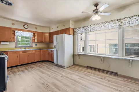 Kitchen - 846 Fifth Ave, Geneva, IL 60134 photo 2 of 3