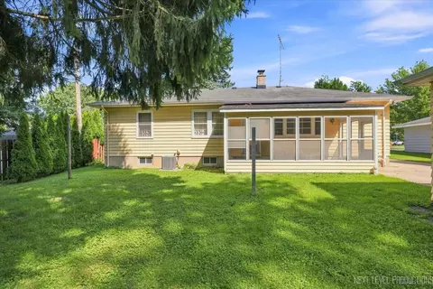 Exterior - 846 Fifth Ave, Geneva, IL 60134 photo 6 of 7