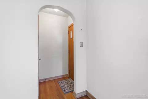 Entry Way - 846 Fifth Ave, Geneva, IL 60134 photo 1 of 2