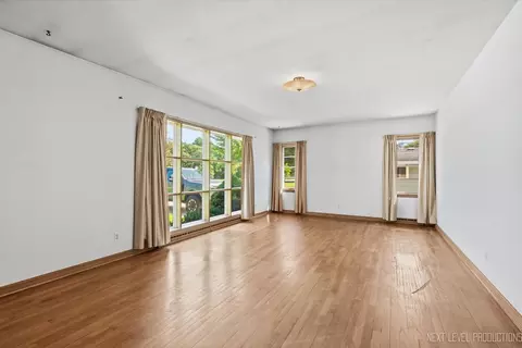 Living - 846 Fifth Ave, Geneva, IL 60134 photo 2 of 3