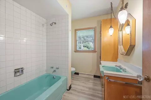Bath - 846 Fifth Ave, Geneva, IL 60134 photo 1 of 2