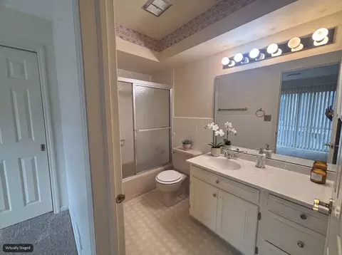 Bath - 920 17th St #28, Moline, IL 61265 photo 3 of 3