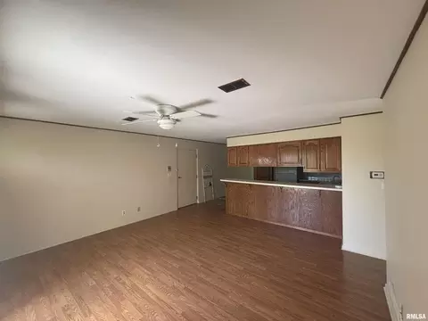 Living - 920 17th St #28, Moline, IL 61265 photo 6 of 6