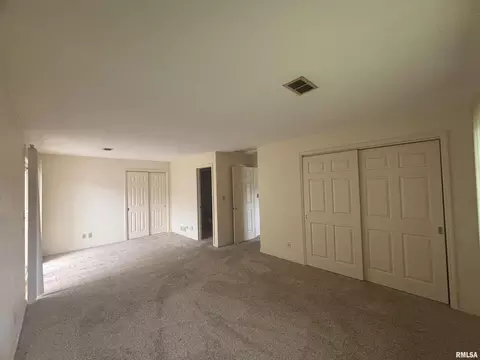 Bedroom - 920 17th St #28, Moline, IL 61265 photo 4 of 8