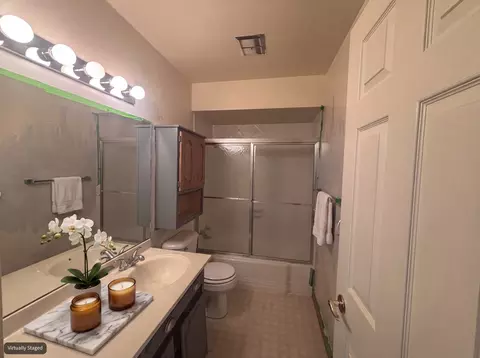 Bath - 920 17th St #28, Moline, IL 61265 photo 1 of 3